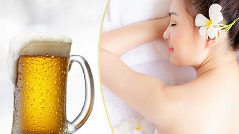 Ngoài làm trắng da, bia còn giúp loại sạch bụi bẩn, bã nhờn và tế bào chết trên da